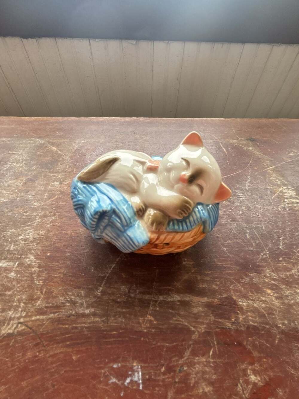 Vintage 1983 Avon Ceramic Sleeping Siamese Cat Kitten in Basket Potpourri Sachet